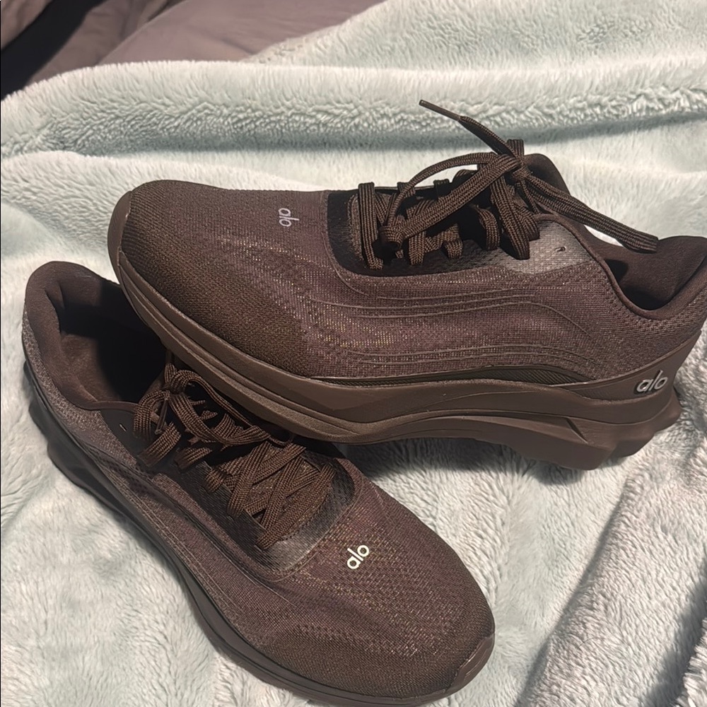 ALO Yoga Men's Brown Sneakers